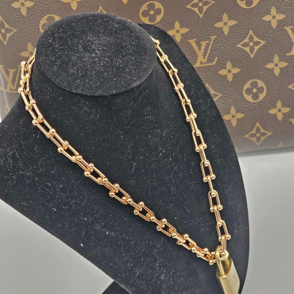 Authentic Louis Vuitton Lock & Key with Unbranded Gold Plated Horseshoe Necklace - Picture 11 of 11